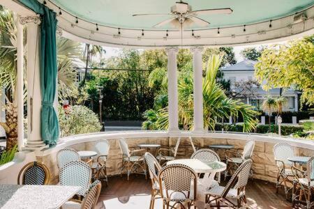 Classic King With Balcony At Curry Mansion Key West Exterior foto
